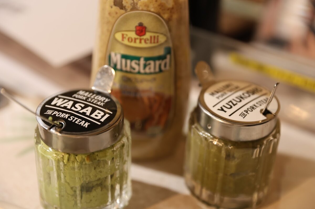 MALLORY PORK STEAK：ステーキとフライドポテト