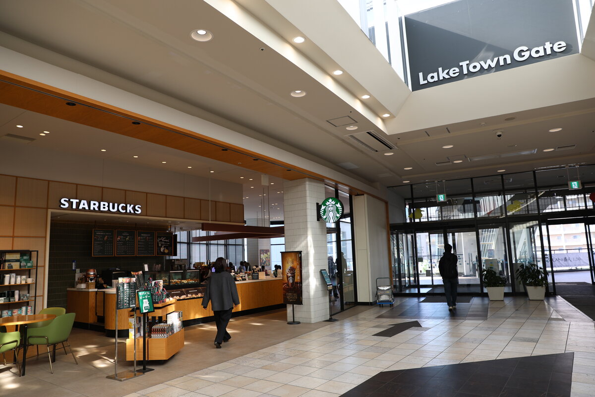 JR越谷レイクタウン駅：越谷レイクタウン駅。2008年3月15日開業