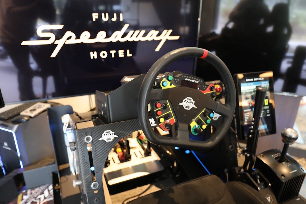 富士スピードウェイホテル, アンバウンド コレクション by Hyatt：引き出しに収納されたカップ、ソーサー、スプーン