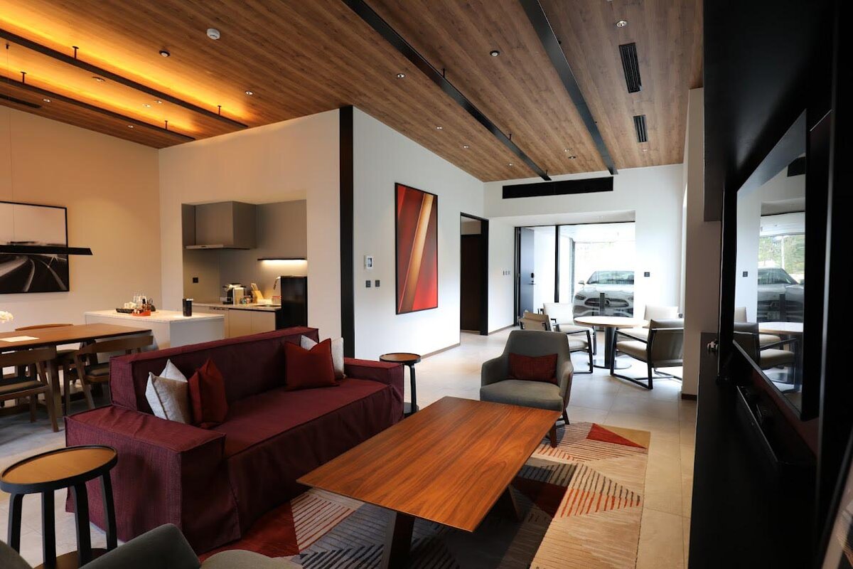 リビングルームとキッチン