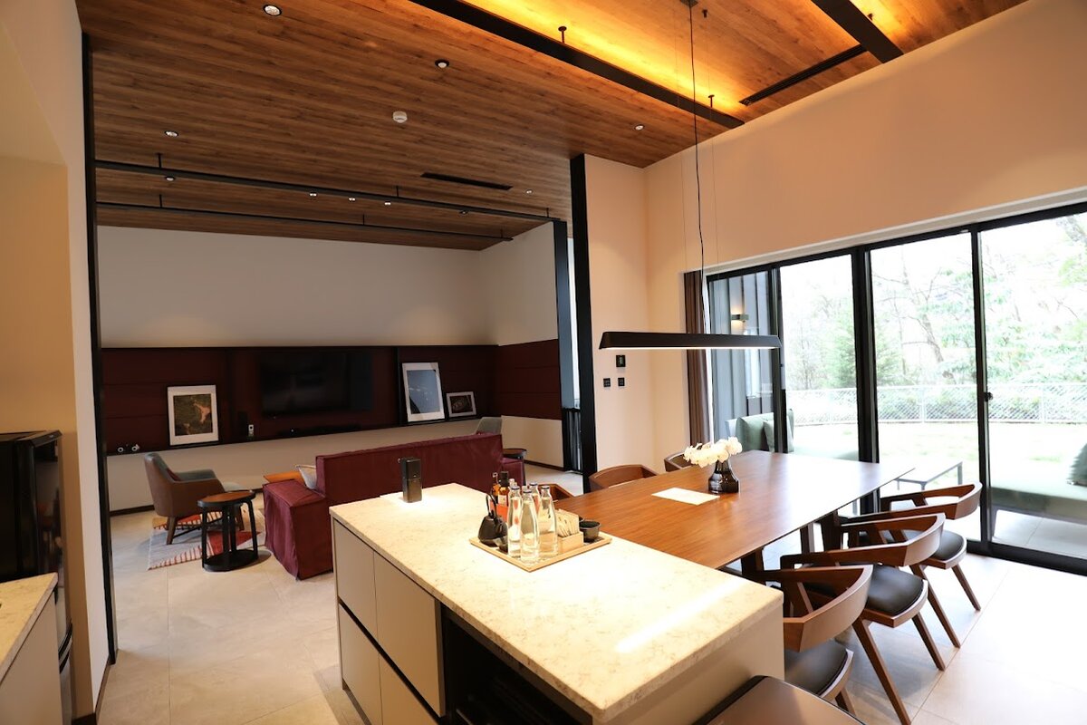 富士山と青空、建物