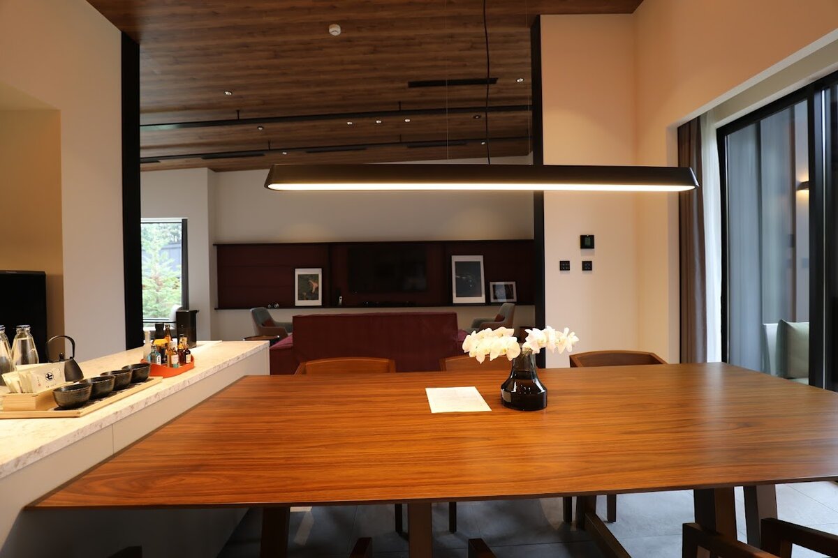 good nature HOTEL：ホテルの外観と夕焼け