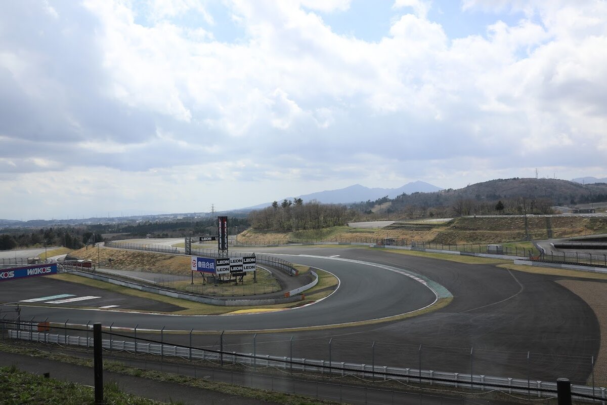 TROFEO イタリアン：生ハム、トマト、レタスなどが入ったサラダ