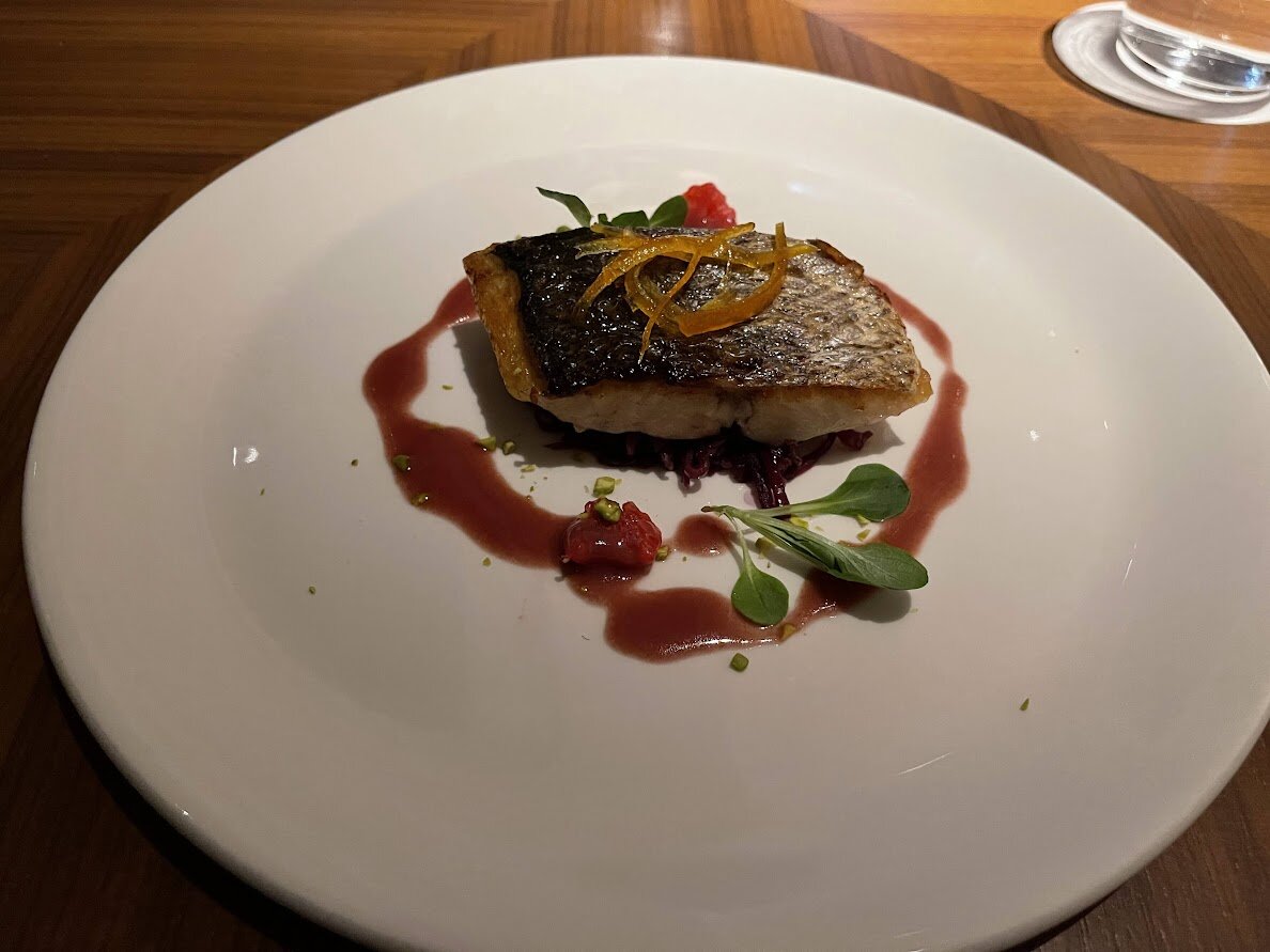 建物の外観、木製のドア