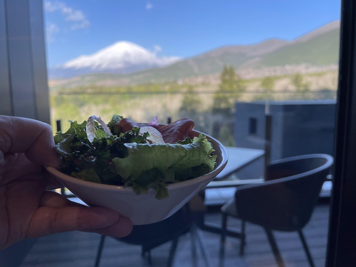 TROFEO イタリアン：赤ワインのボトルとグラス