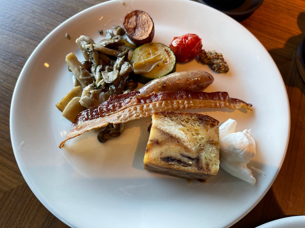 TROFEO イタリアン：白身魚のカルパッチョ、イチゴ