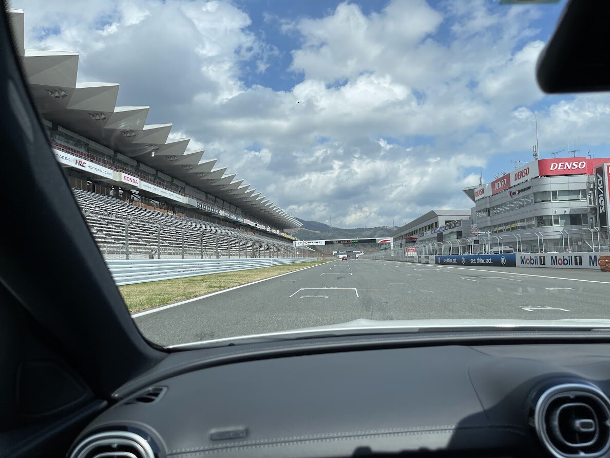 TROFEO イタリアン：白身魚のポワレ、赤ワインソース