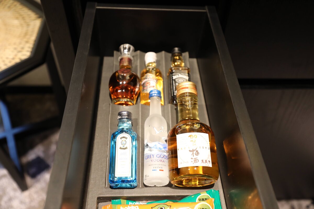 THE HOTEL SANRAKU KANAZAWA：ミニチュアボトルのお酒の詰め合わせ