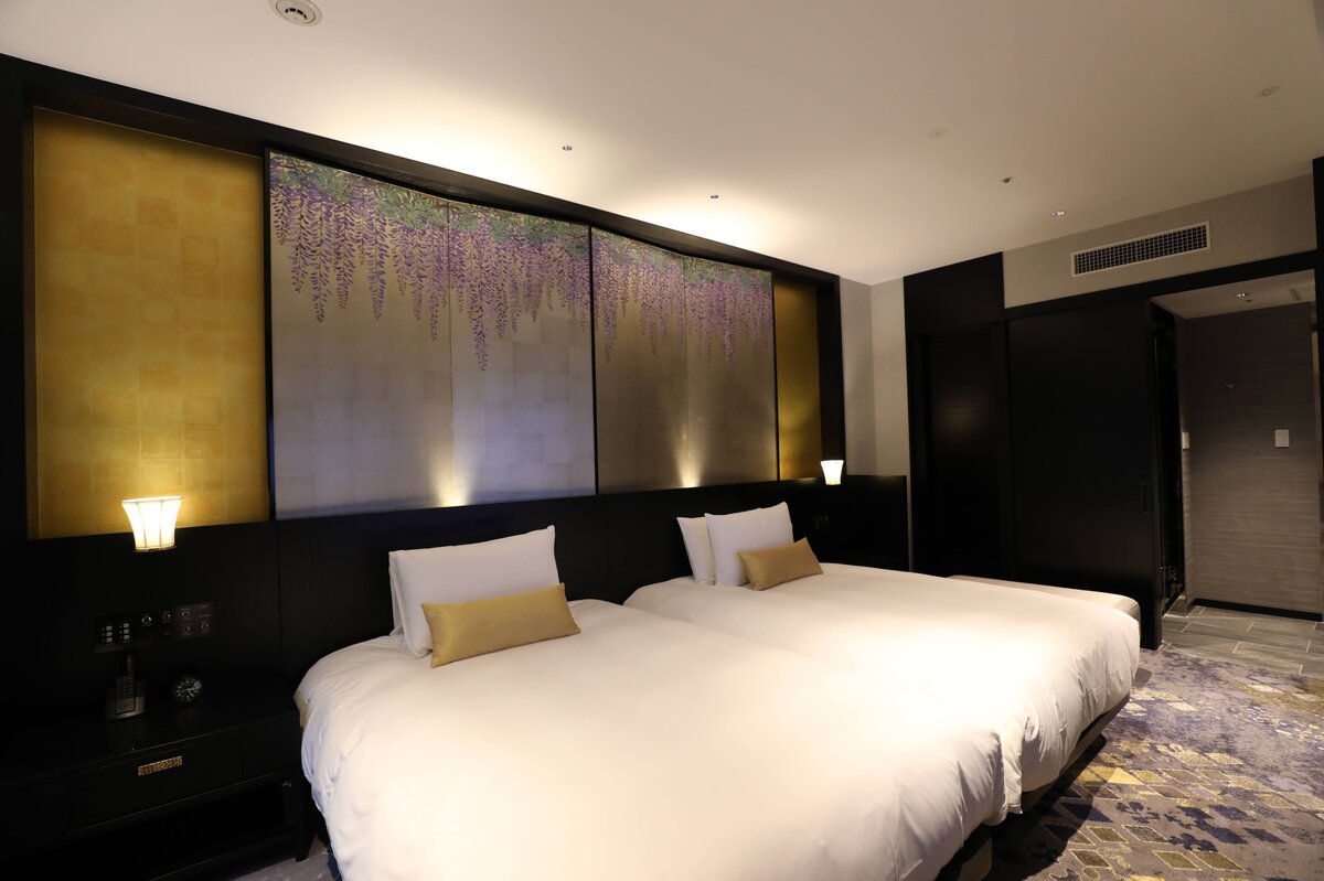 ラウンジTHE HOTEL SANRAKU KANAZAWA：モンブランケーキとティーカップ