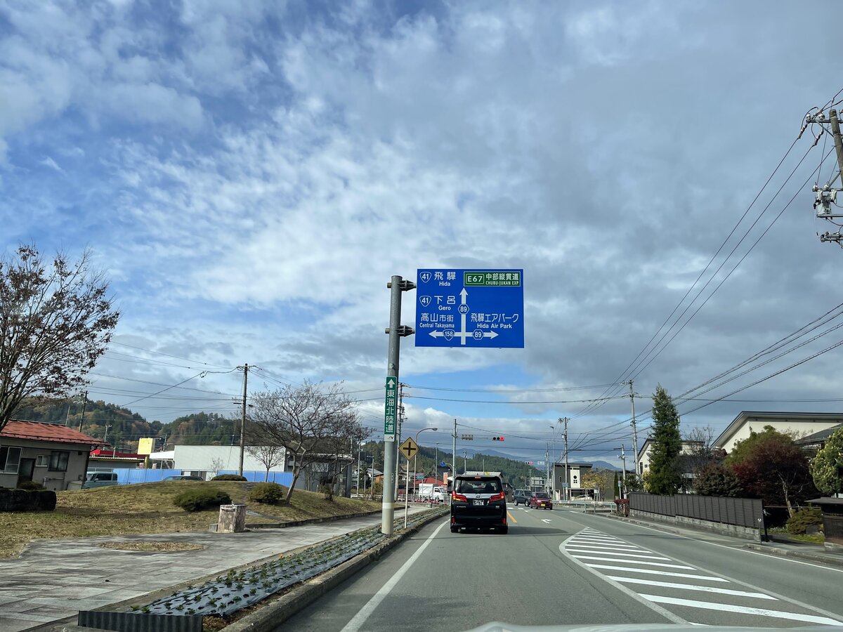 諏訪湖SA：湖、山、駐車場