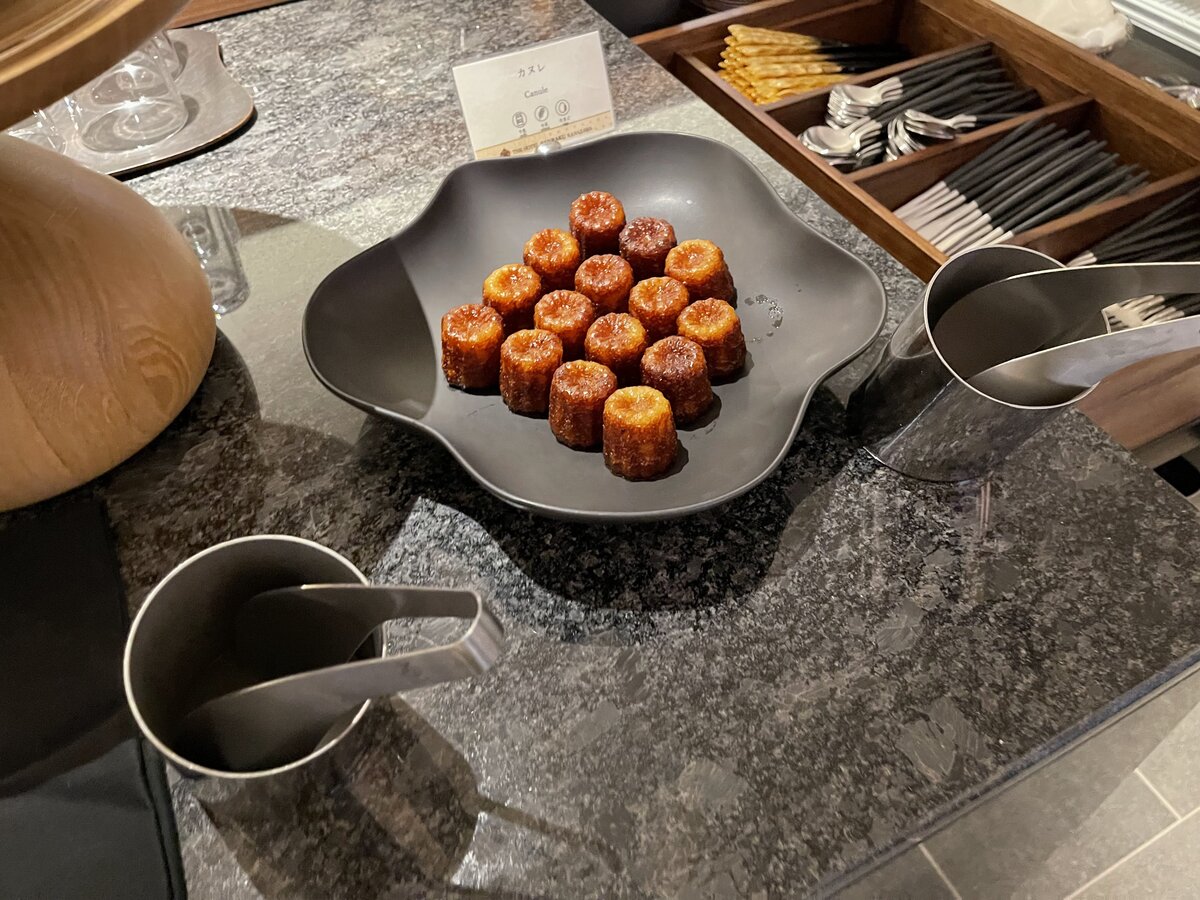 THE HOTEL SANRAKU KANAZAWA:ホテルのロビー