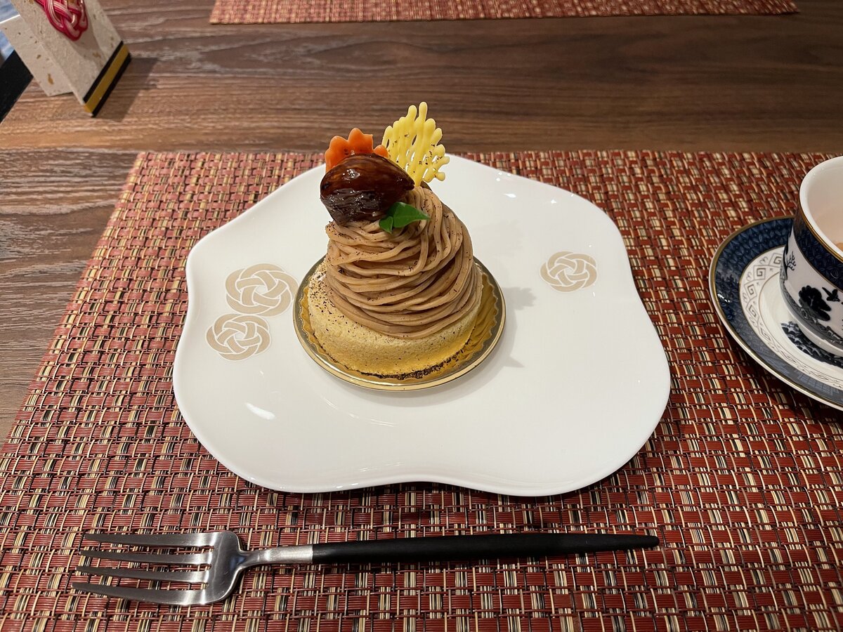 THE HOTEL SANRAKU KANAZAWA：ホテルのロビー、通路