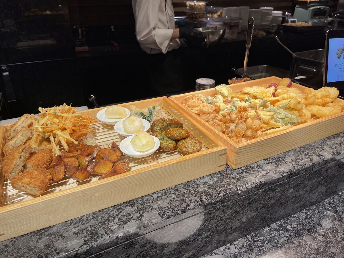 ラウンジカクテルタイム:レストランの内観