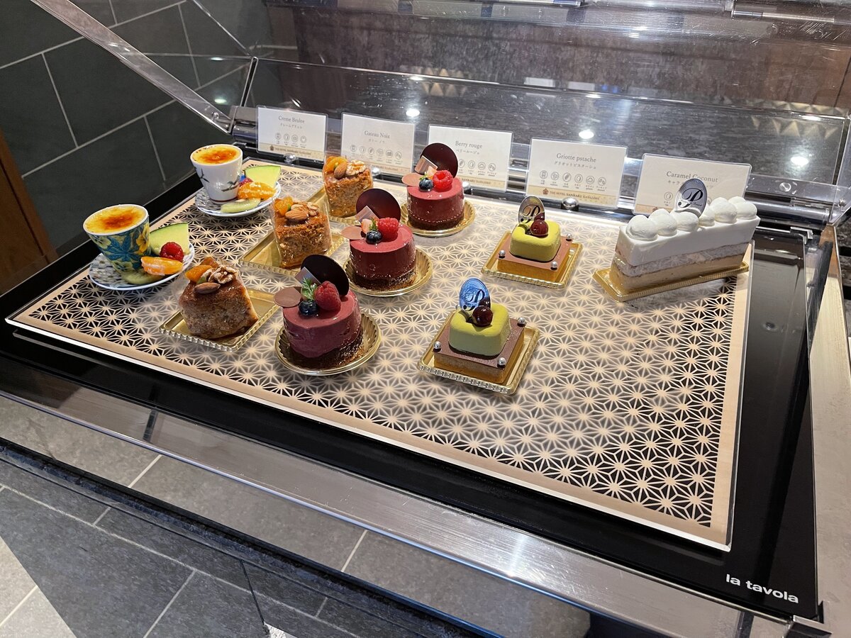 町家亭ひがし茶屋街：古い木造建築の町並み風景