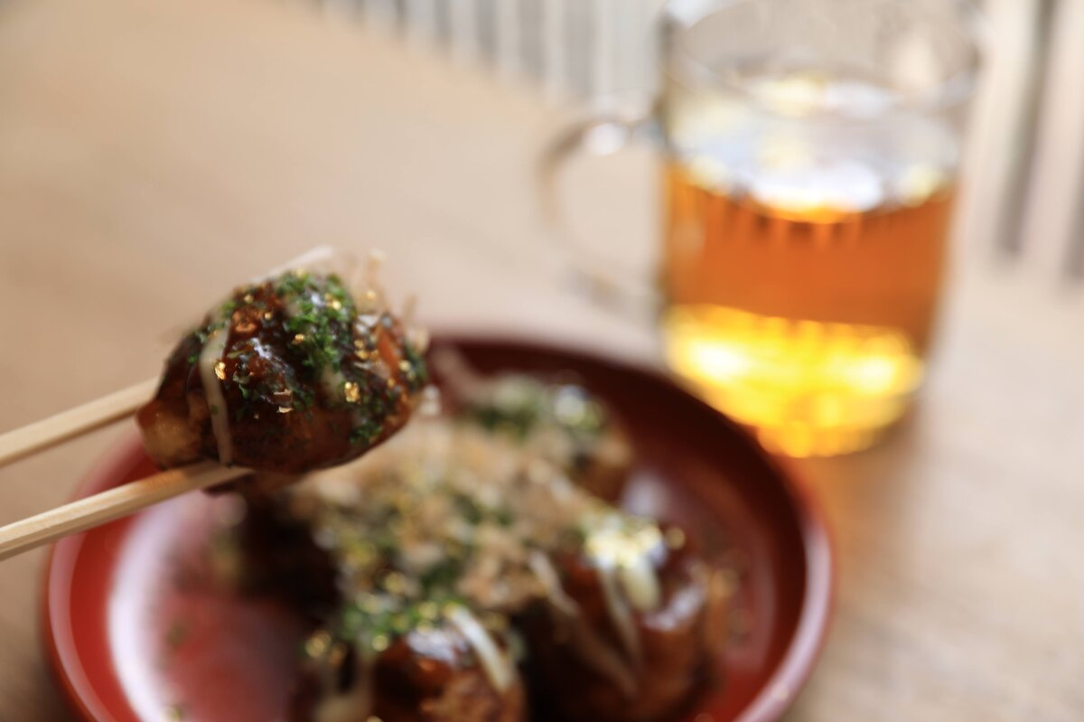 金沢たこ焼 縁 箔座 金の縁起屋：金箔入りの飲み物