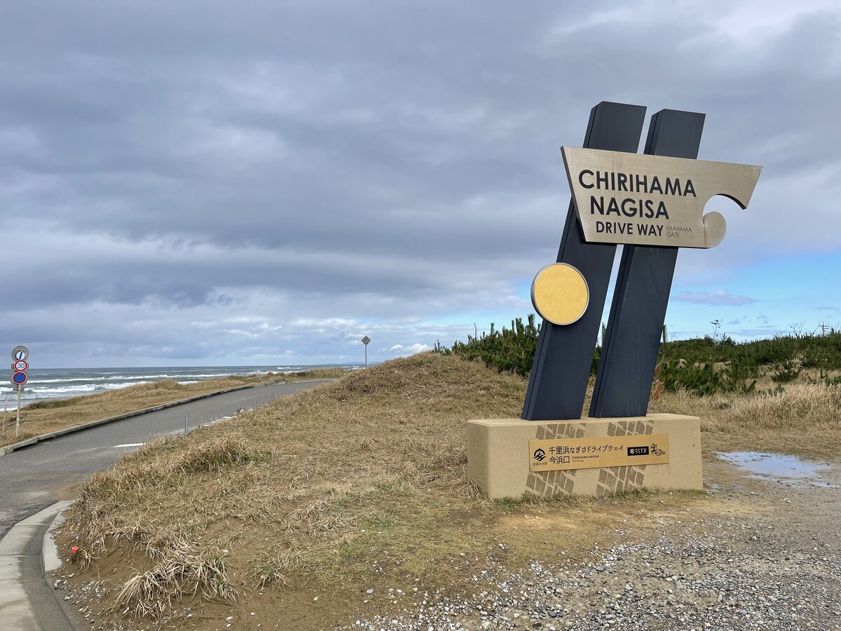 THE HOTEL SANRAKU KANAZAWA：ホテルの外観、夜景