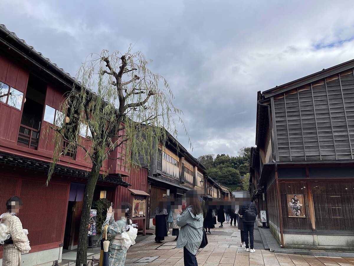 NARUWATAKI：砂浜に停車した車、海