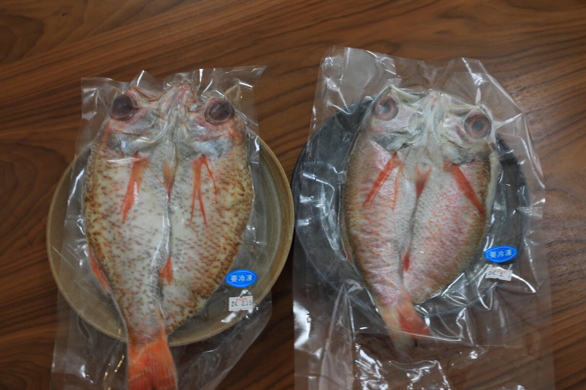 高速道路と雪山