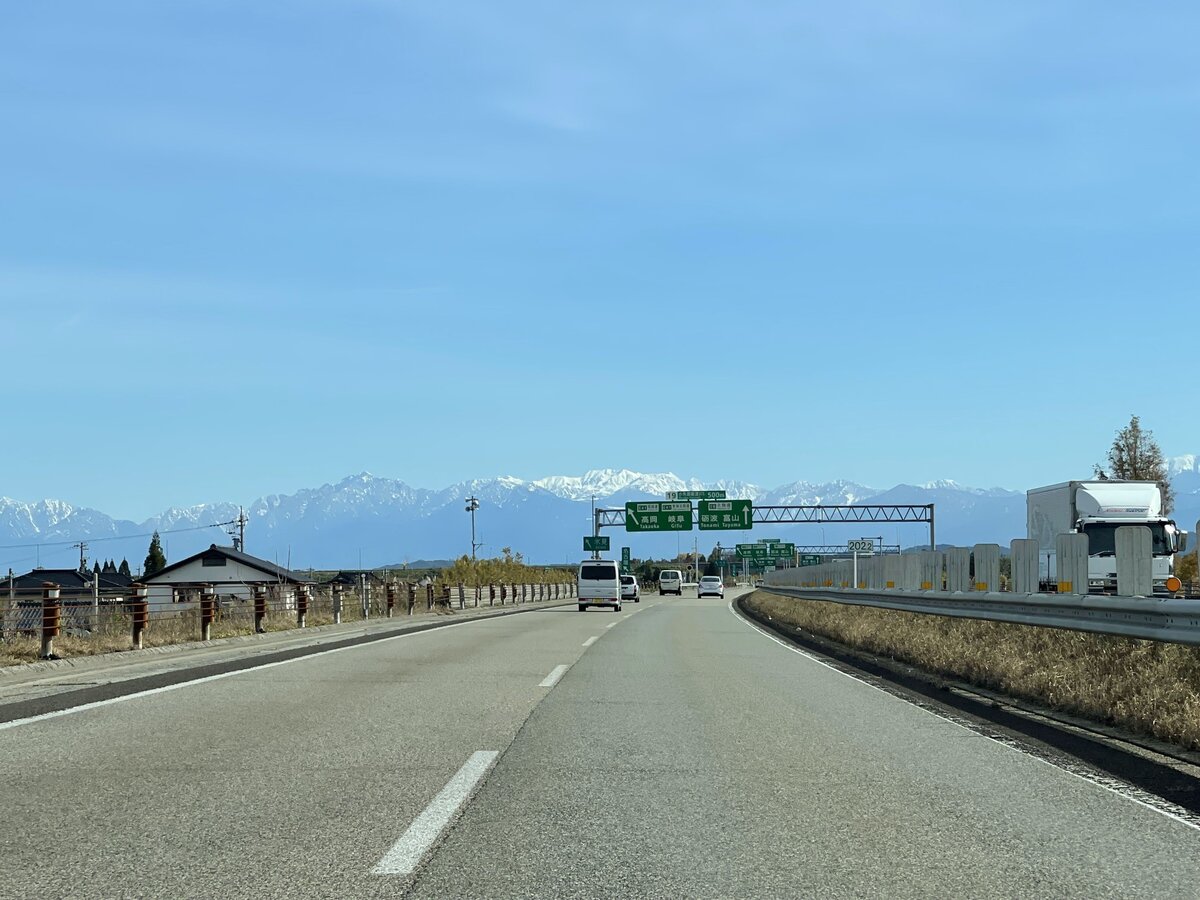 チームラボ金沢城：ライトアップされた城