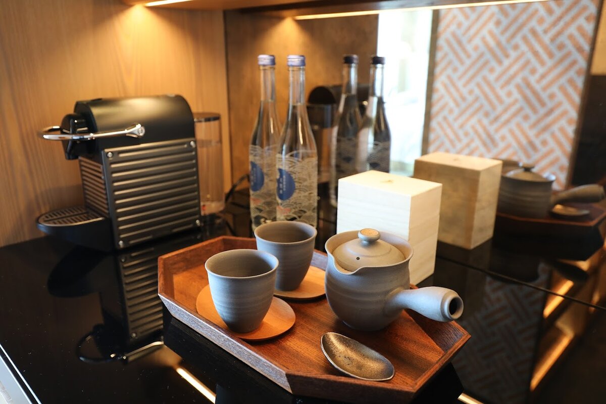 BVLGARI HOTEL：フルーツ、ビスコッティ、炭酸水