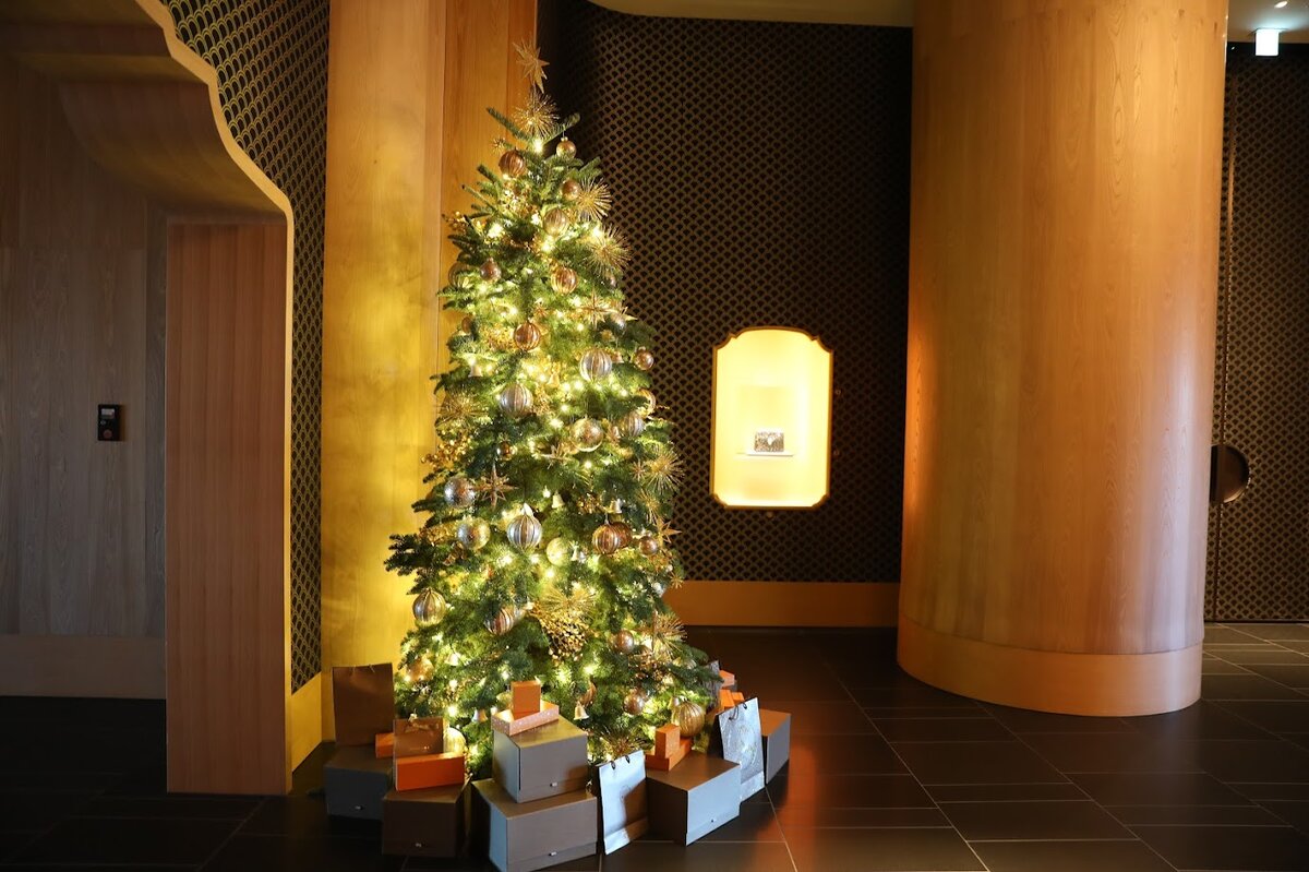 BVLGARI HOTEL：シャワールーム、シャワーヘッド、ボトル