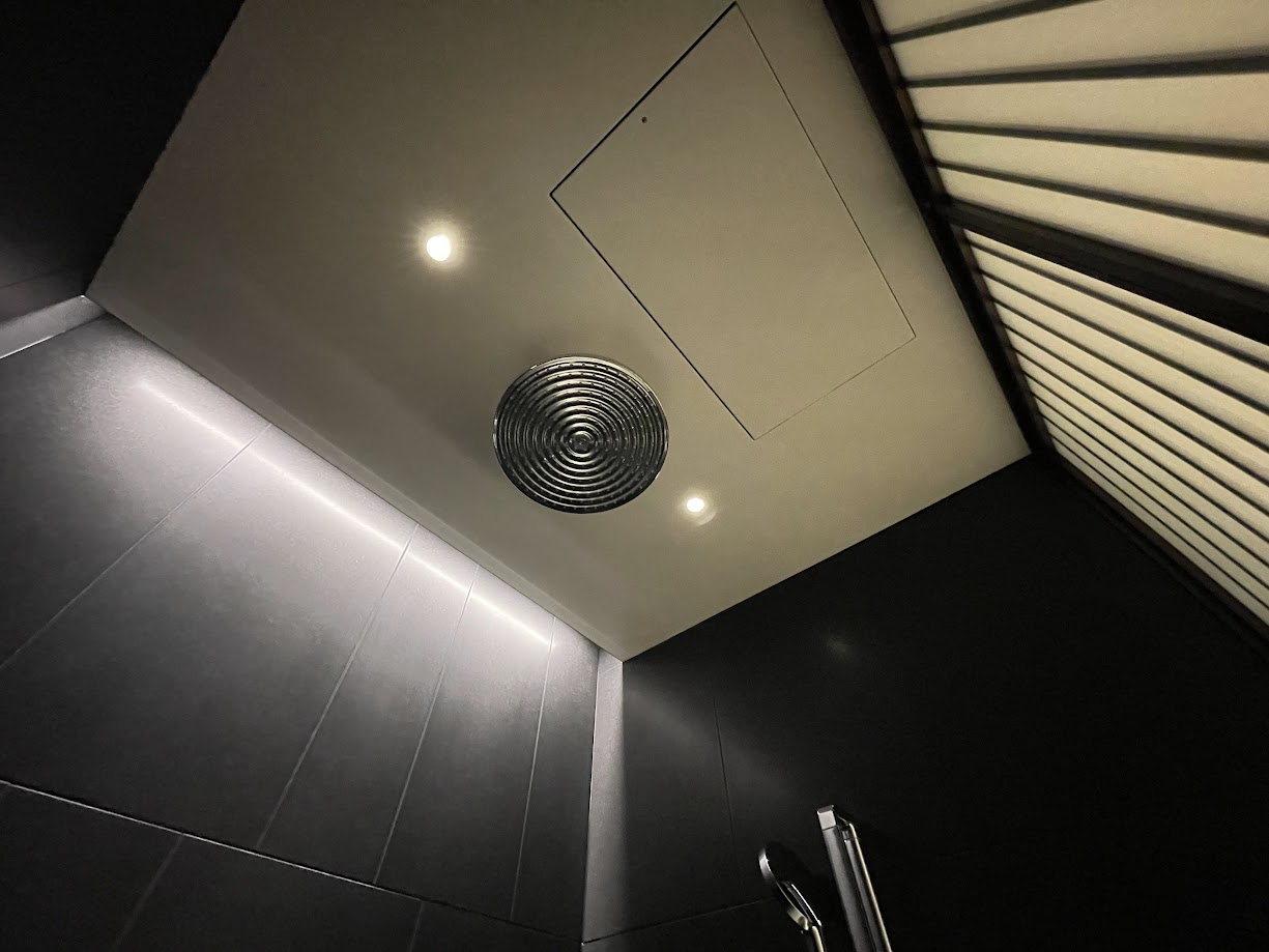 BVLGARI HOTEL:朝の高層ビル群と富士山