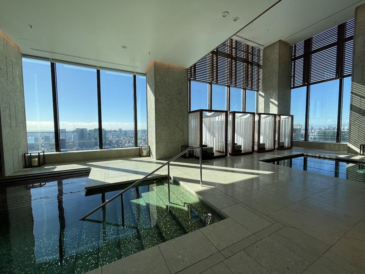 TOKYO MIDTOWN YAESU:東京ミッドタウン八重洲の外観、夜景