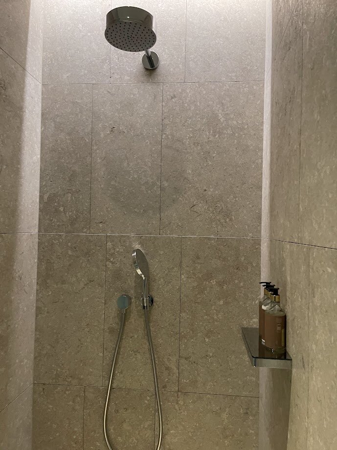 BVLGARI HOTEL:室内の天井と照明、換気扇