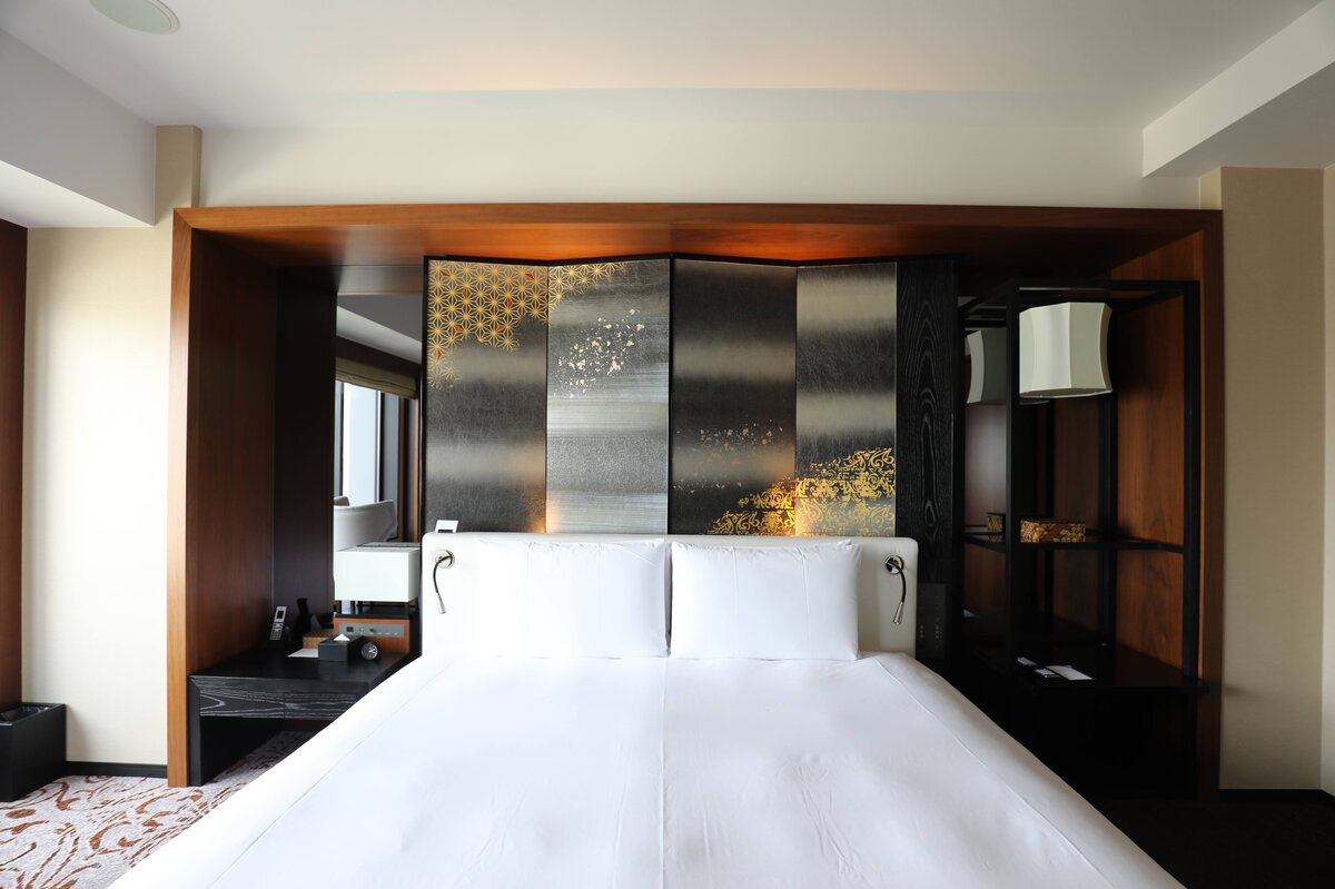 リビング　ハイアットリージェンシー横浜：ホテルの部屋、ソファ、景色