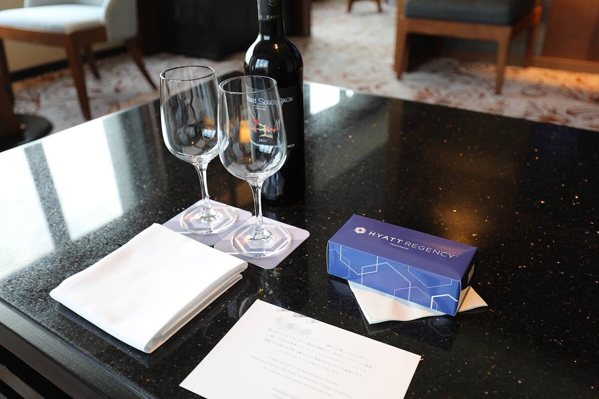 ながめ　ハイアットリージェンシー横浜：港の風景、建物と橋が見える