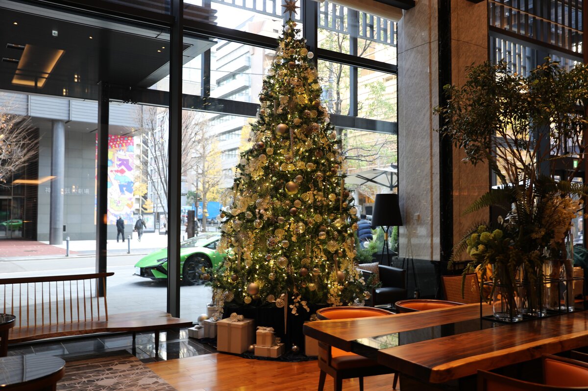 ハイアットリージェンシー横浜：クリスマスツリーとプレゼント