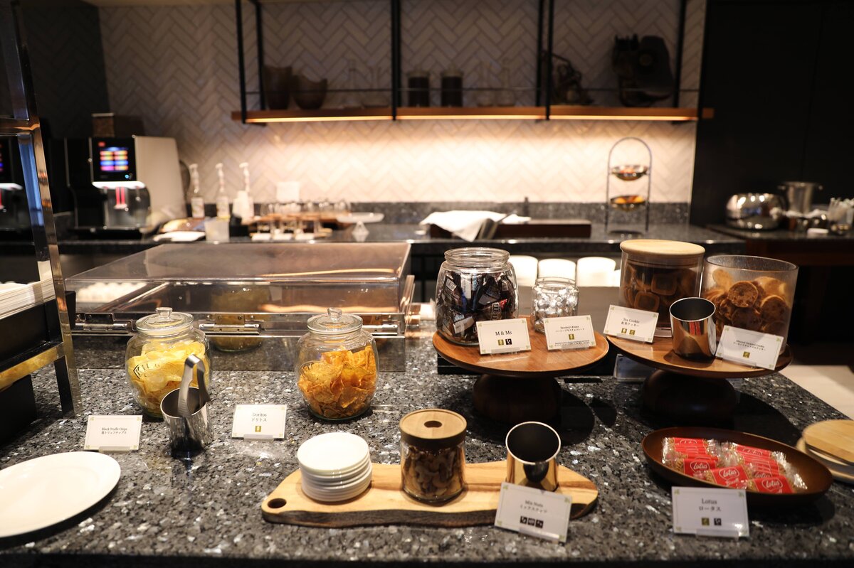 ハイアットリージェンシー横浜：グラス、コルク抜き、ホテルのアメニティ