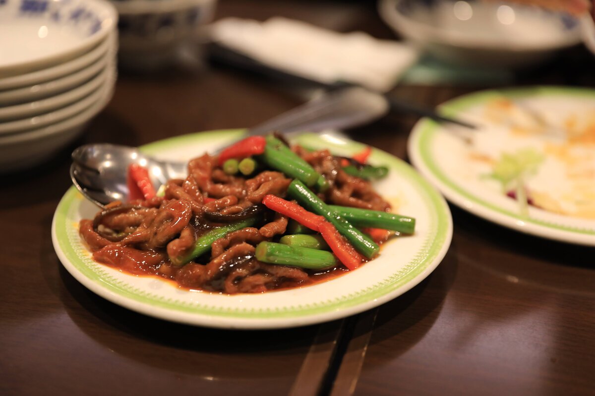 中華街　慶茶慶重：牛肉と野菜の炒め物