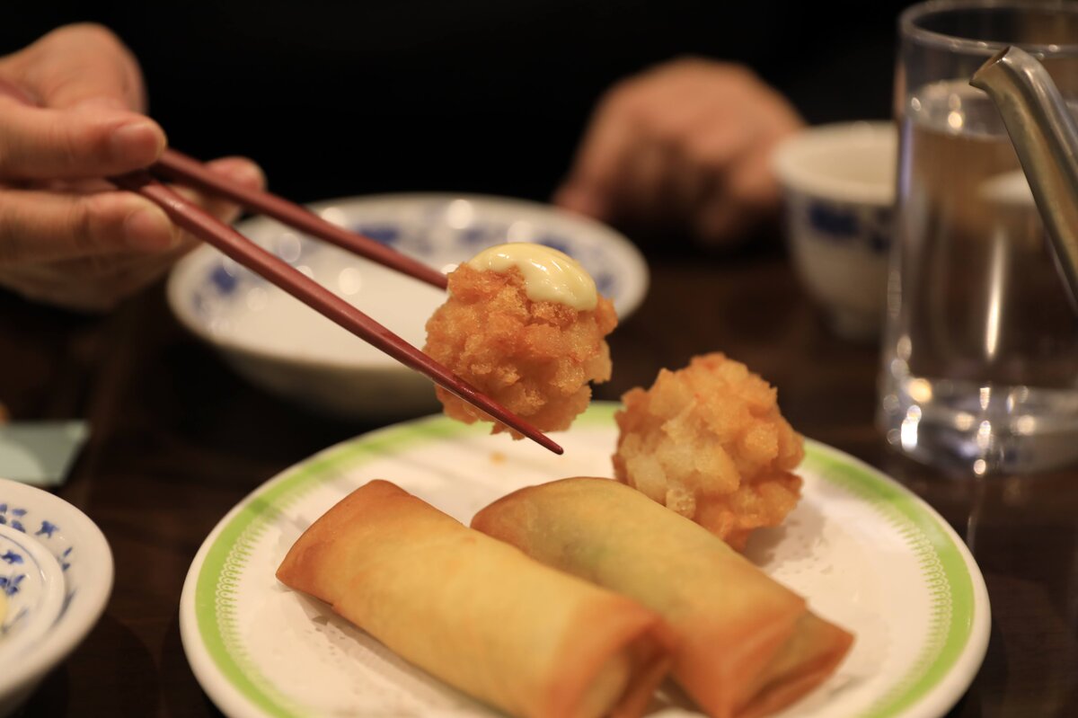 中華街　慶茶慶重：春巻きと揚げ物料理
