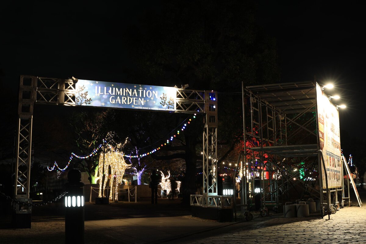 中華街　慶茶慶重：麻婆豆腐、ご飯、人の手