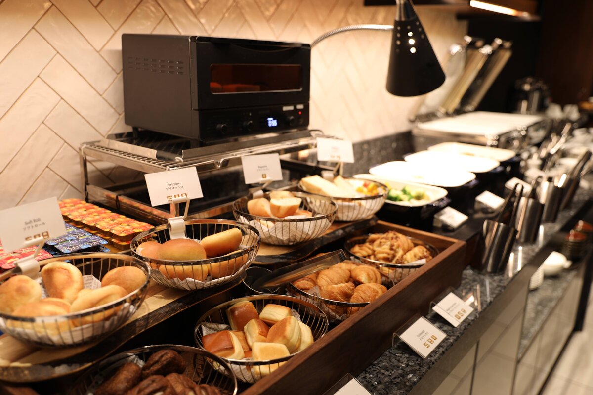 HYATT REGENCY：スパークリングワインとアミューズ