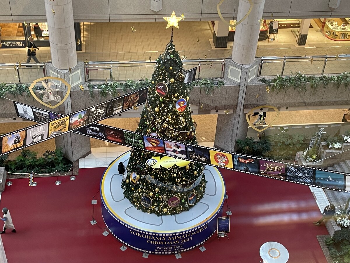 スターバックス横浜ランドマークプラザ店：スターバックスの紙コップに入った飲み物