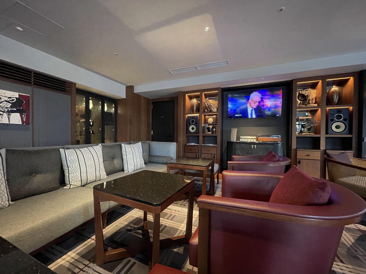 クローゼット　ハイアットリージェンシー横浜：ホテルの部屋、クローゼットとアイロン台