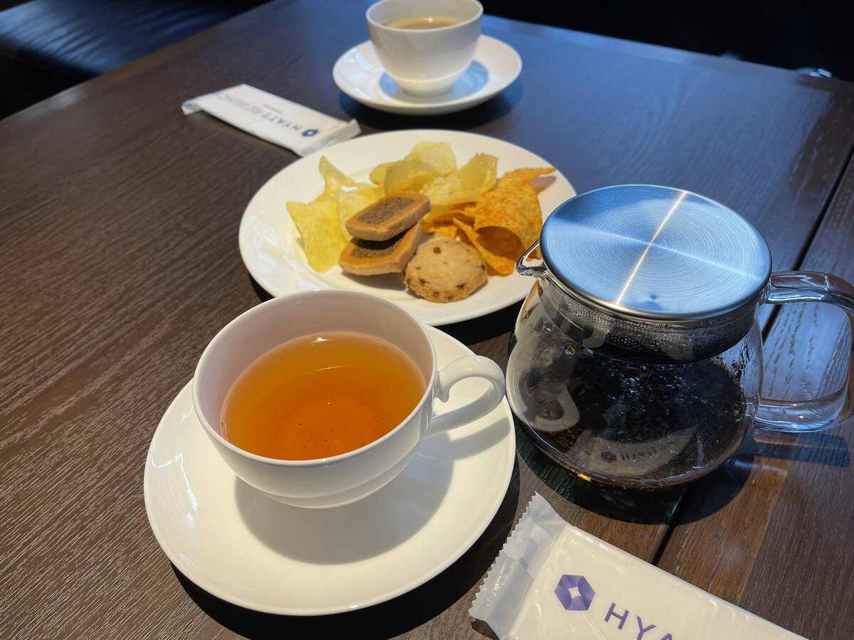 ロビー　ハイアットリージェンシー横浜：ホテルのロビー、クリスマスツリー、プレゼント