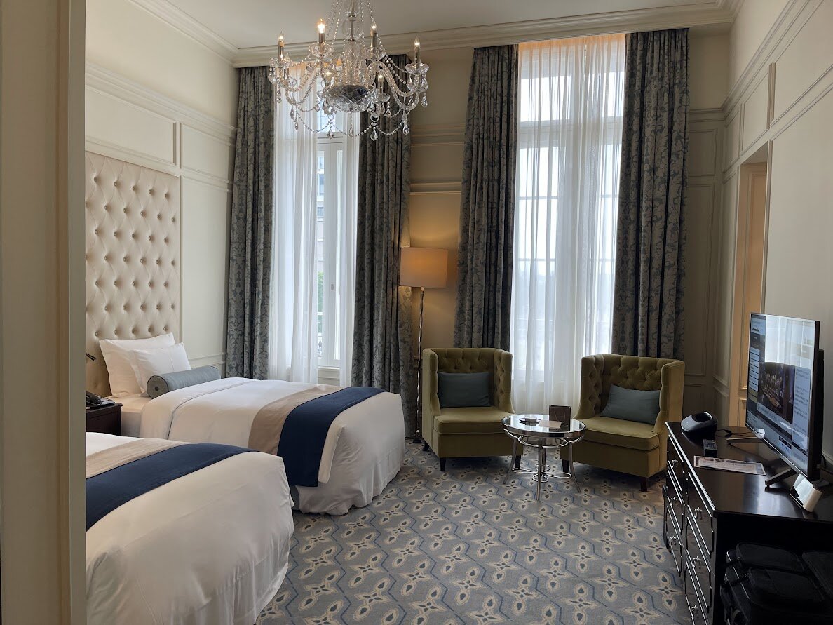 八重北食堂：揚げ物、串、ソース