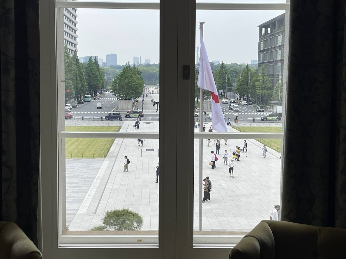 東京駅：夜の東京駅周辺の風景