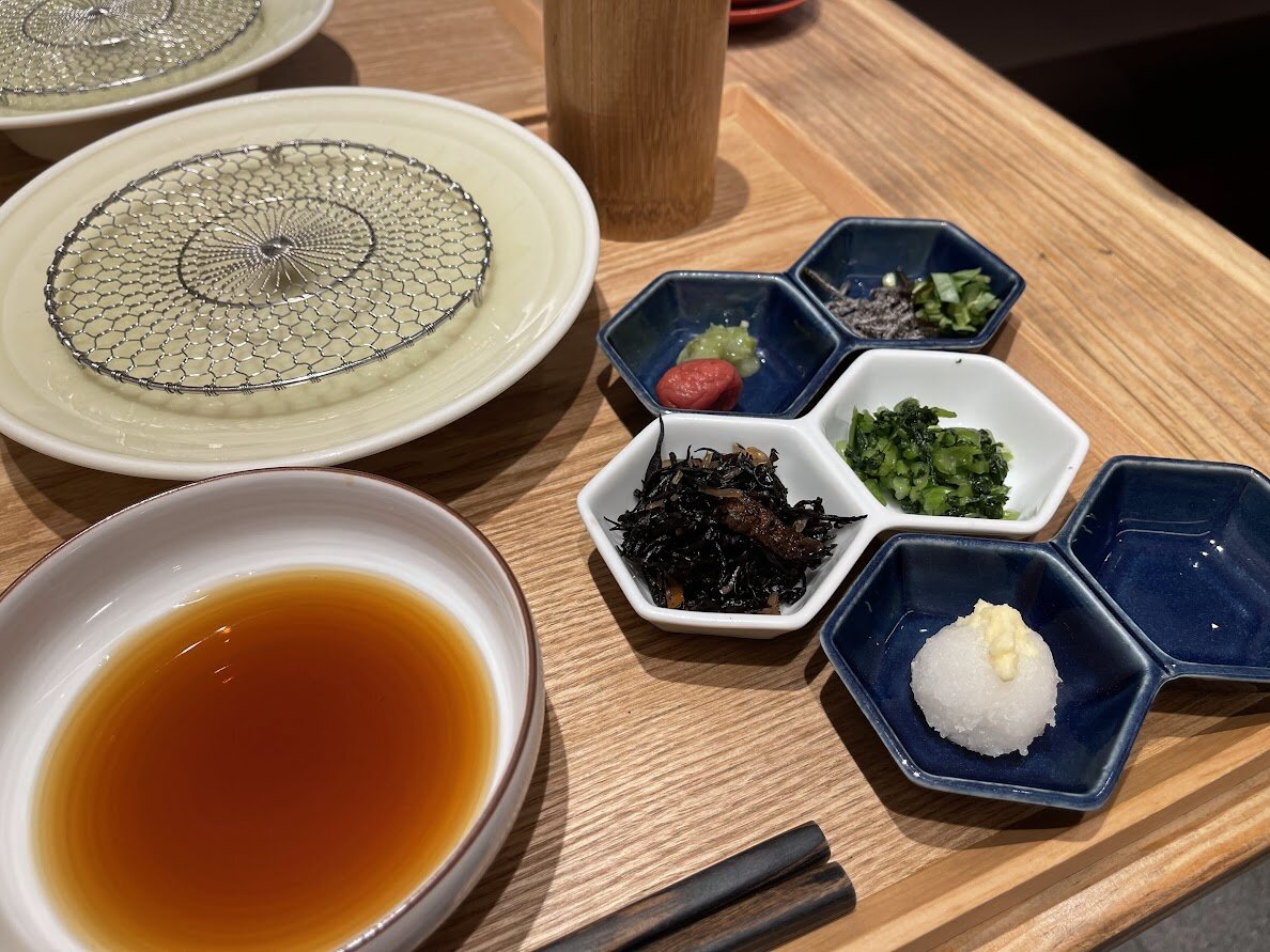 東京駅：夜のレンガ造りの建物