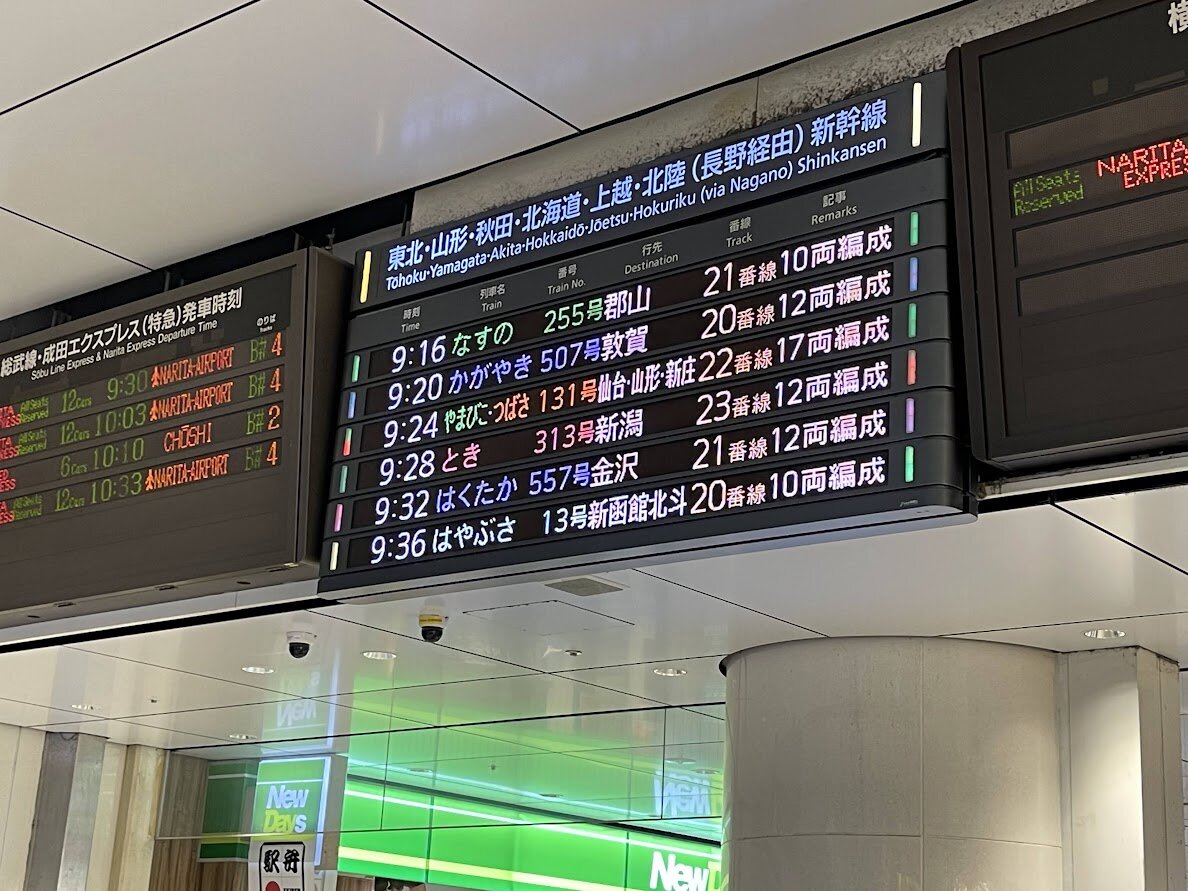 ホテルの内装、鏡と家具