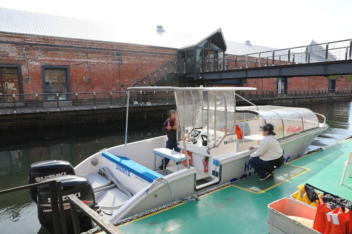 Villa Concordia Resort & Spa：曇り空の街並みと海