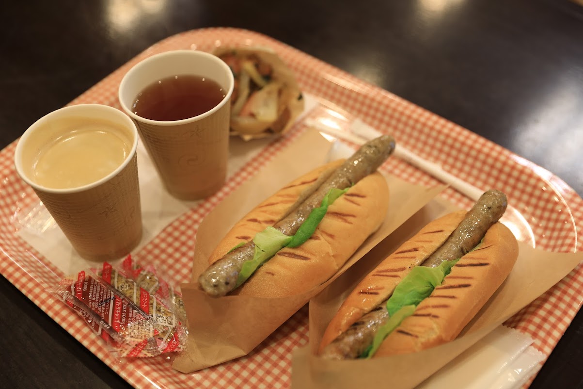 五稜郭タワーと青空