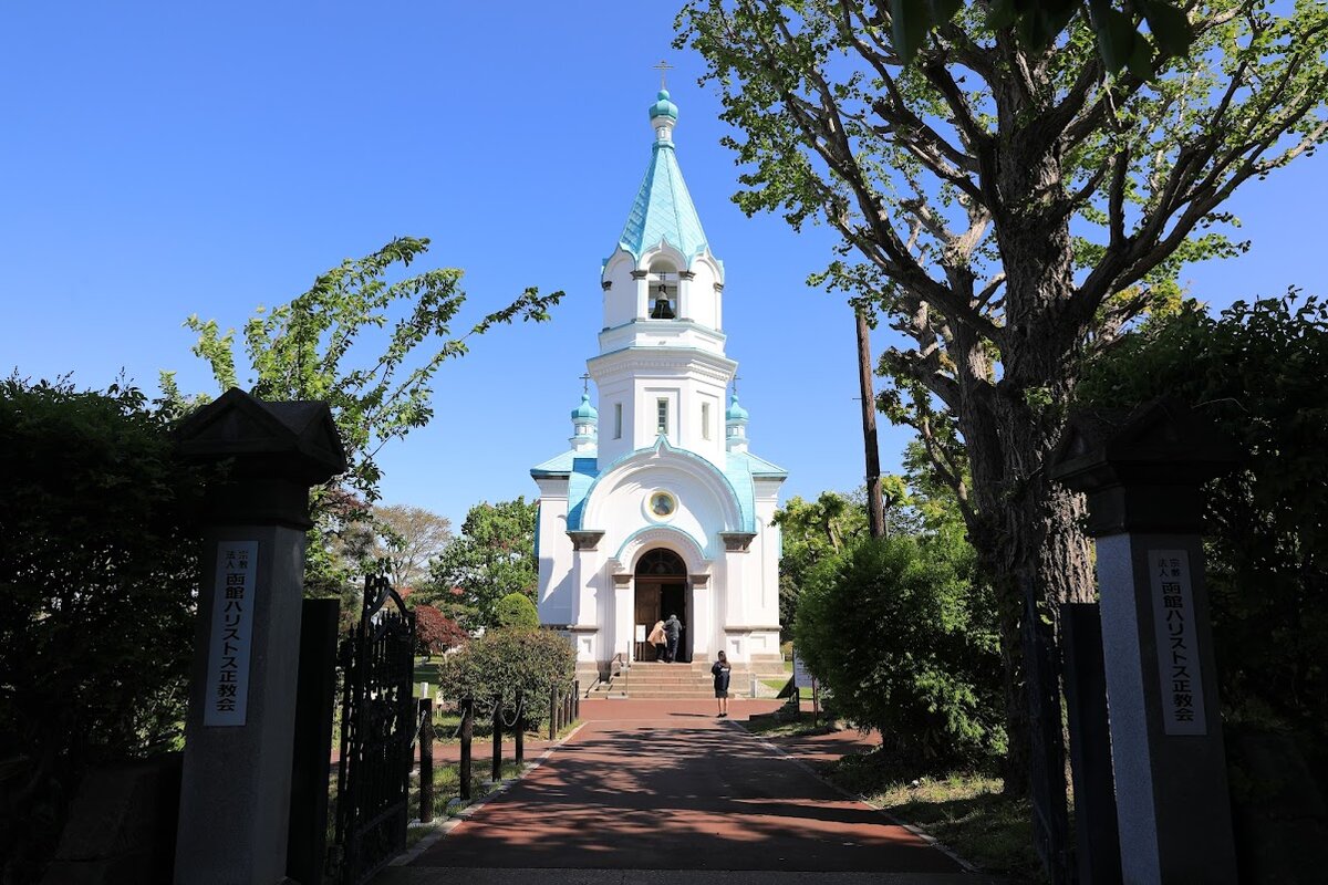 ワイン、チーズ、クラッカーと街並み