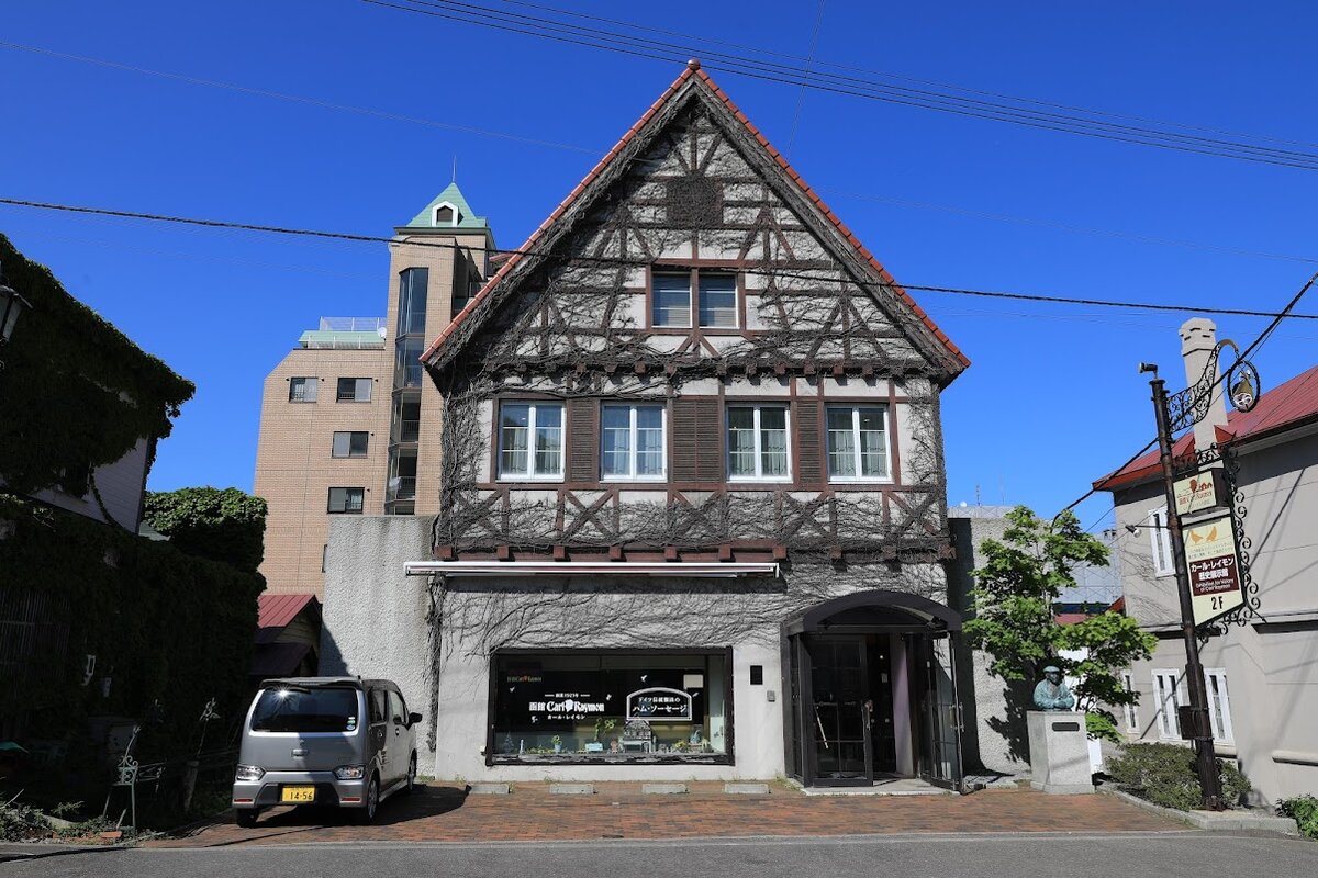 コース料理、ご飯、肉料理、サラダ、赤ワイン