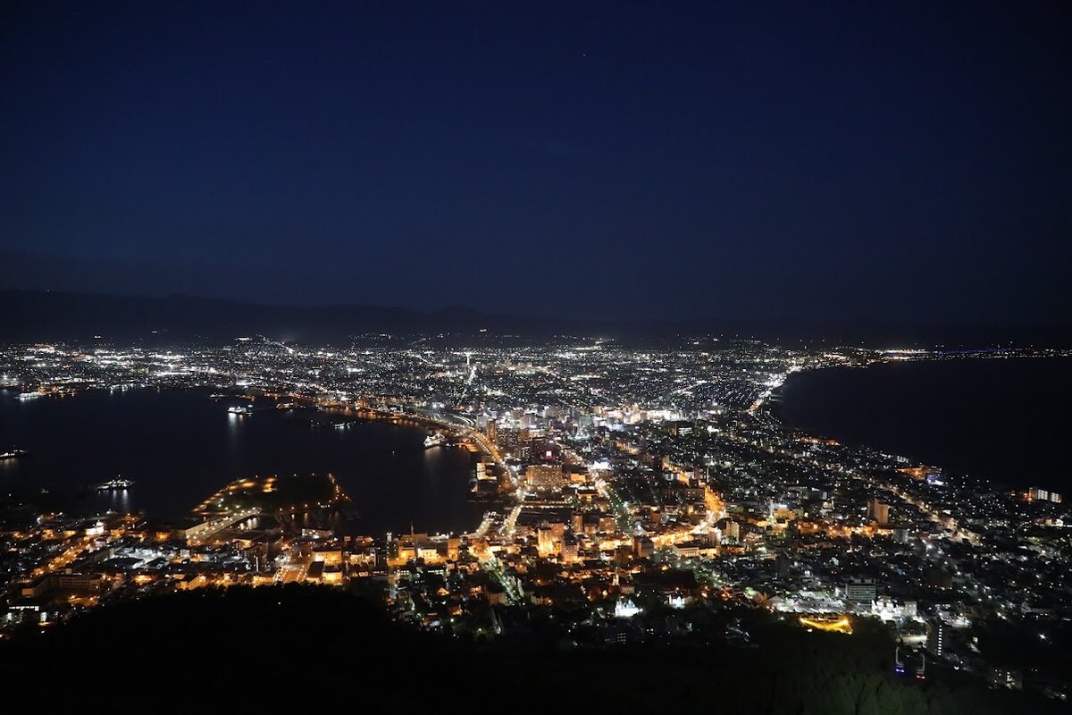 和食膳、ご飯、刺身、サラダなど