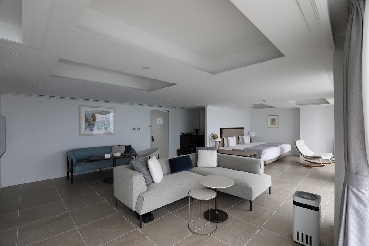 葉山ホテル音羽ノ森：ホテルの部屋、バスルーム、リビング