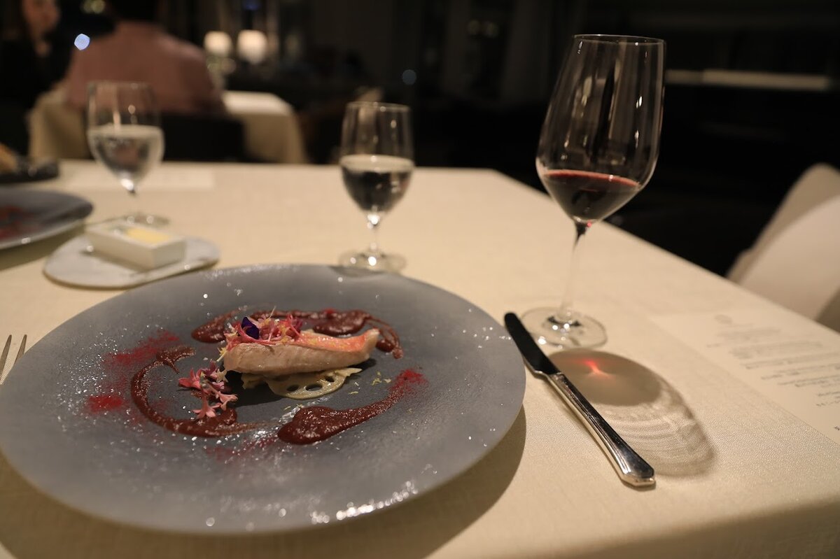 葉山ホテル音羽ノ森：コース料理、赤ワイン